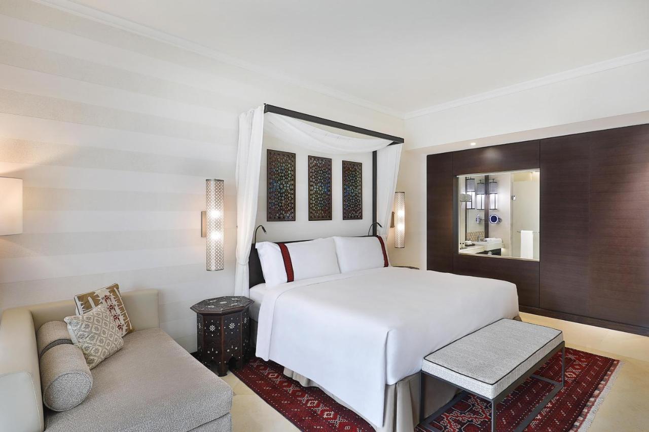 알 마나라, 어 럭셔리 컬렉션 호텔, 사라야 아카바 외부 사진 A bedroom at the hotel