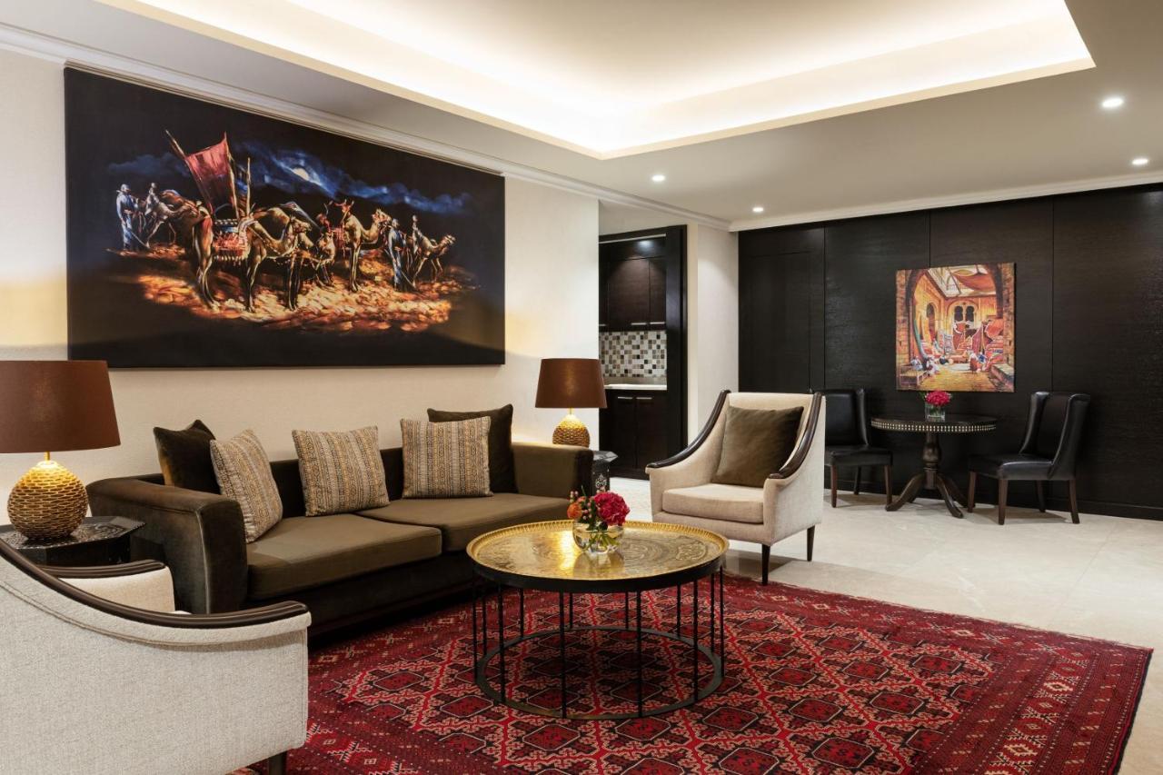 알 마나라, 어 럭셔리 컬렉션 호텔, 사라야 아카바 외부 사진 The interior of a suite at the Taj Mahal Palace, Mumbai